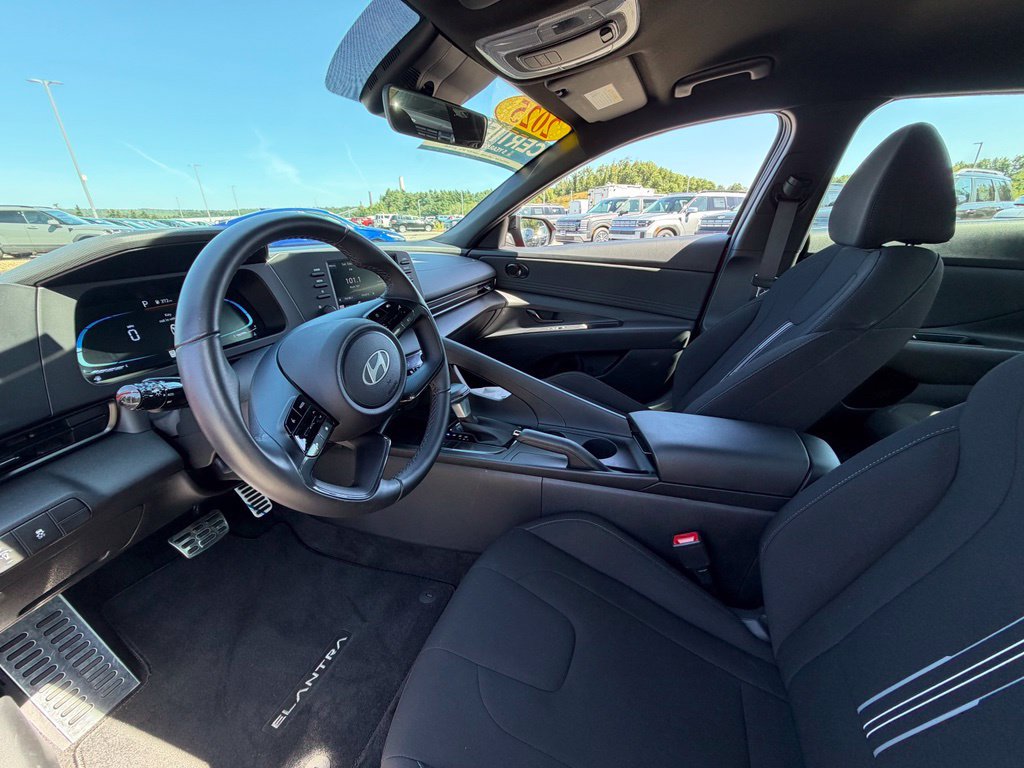 Certified 2025 Hyundai Elantra Sport FWD image 6