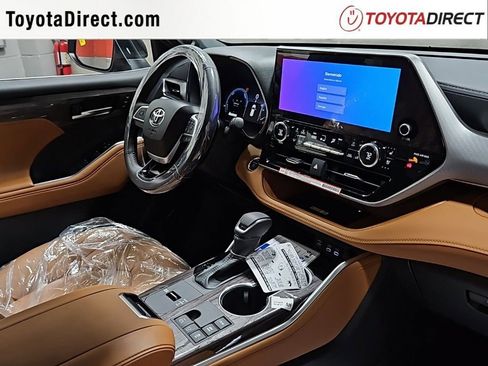 New 2026 Toyota Highlander Platinum AWD/4WD image 25