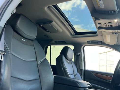 Used 2017 Cadillac Escalade Premium Luxury AWD/4WD image 20