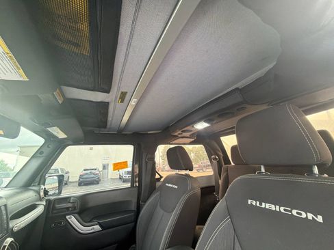 Used 2015 Jeep Wrangler Rubicon w/ Power Convenience Group AWD/4WD image 11