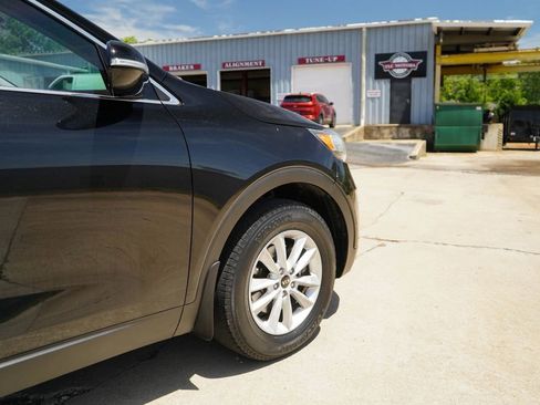 Used 2019 Kia Sorento L FWD image 18