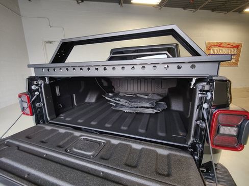 Used 2021 Jeep Gladiator Rubicon image 10