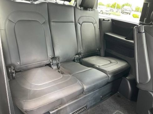 Used 2026 Land Rover Defender 130 X-Dynamic SE AWD/4WD image 17