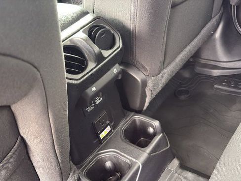 Used 2021 Jeep Gladiator Sport image 22