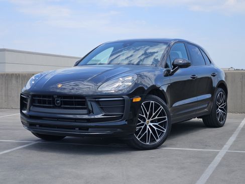 Certified 2026 Porsche Macan AWD/4WD image 1