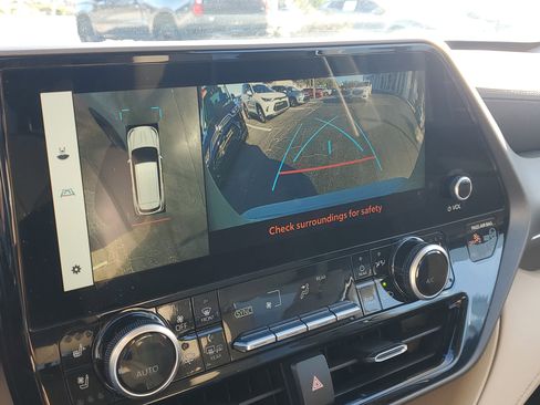 Used 2023 Toyota Highlander Limited image 29