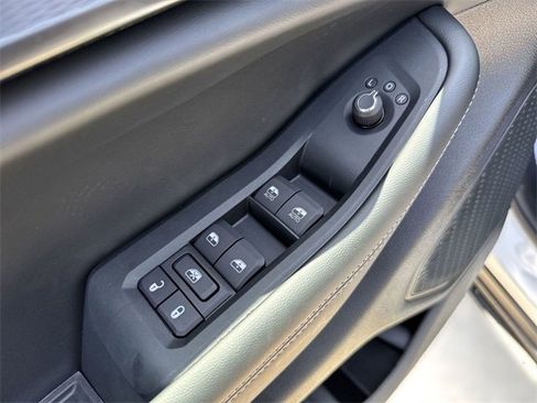 New 2025 Jeep Grand Cherokee Altitude image 10