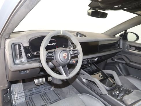 Used 2024 Porsche Cayenne Turbo GT image 34