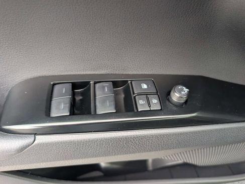 Used 2025 Toyota Camry SE image 17