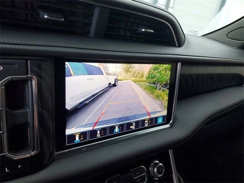 Used 2021 GMC Yukon XL Denali w/ Denali Premium Package image 21