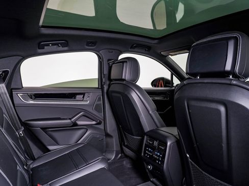 Certified 2025 Porsche Cayenne Coupe image 16