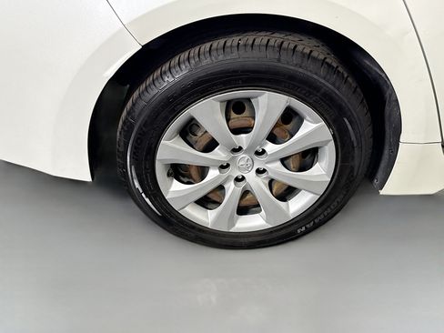 Used 2021 Toyota Corolla LE FWD image 32