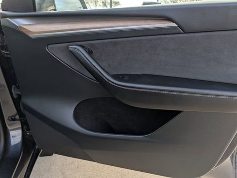 Used 2024 Tesla Model Y Long Range image 32