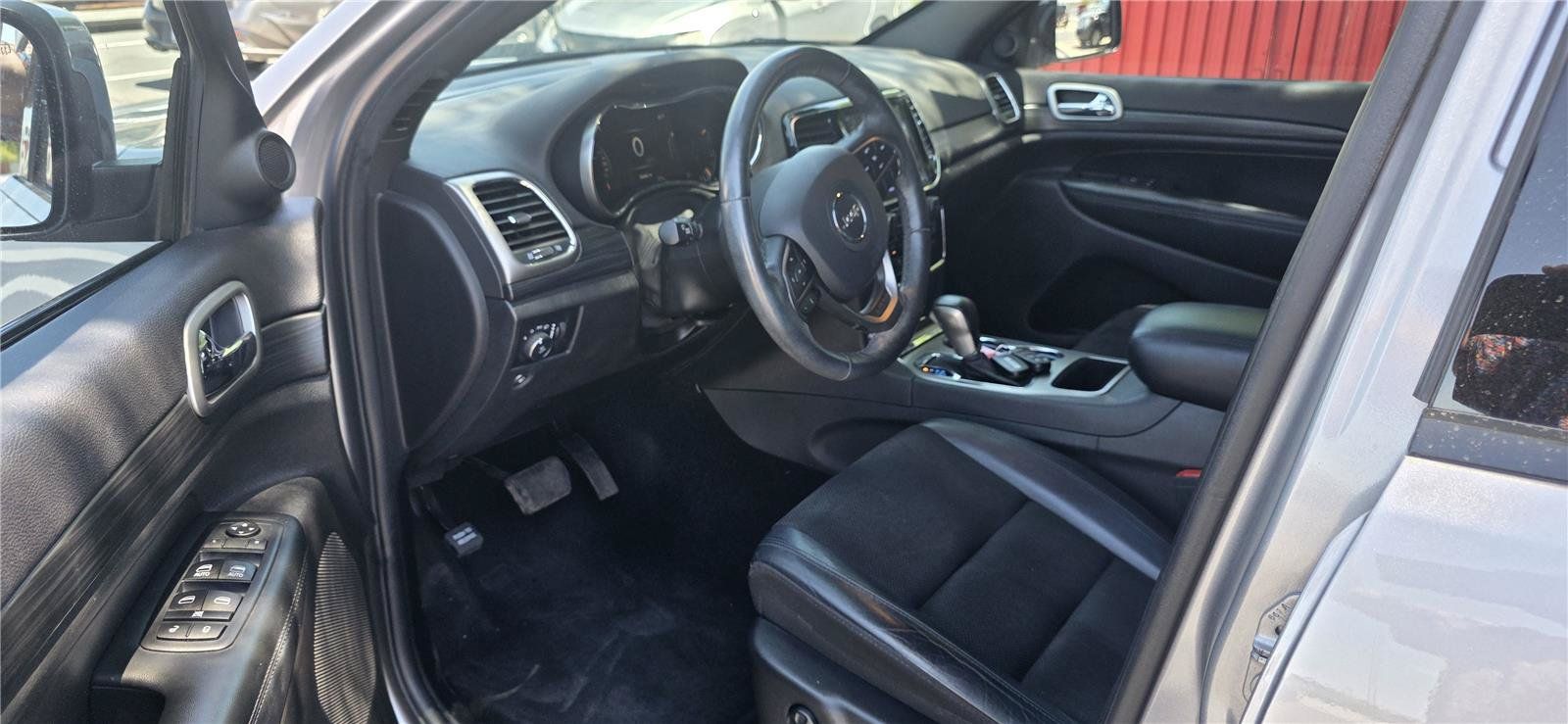 Used 2019 Jeep Grand Cherokee Altitude AWD/4WD image 16