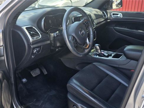 Used 2019 Jeep Grand Cherokee Altitude AWD/4WD image 16