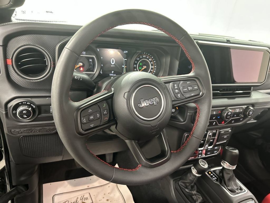 Used 2024 Jeep Gladiator Rubicon w/ Technology Group AWD/4WD image 4