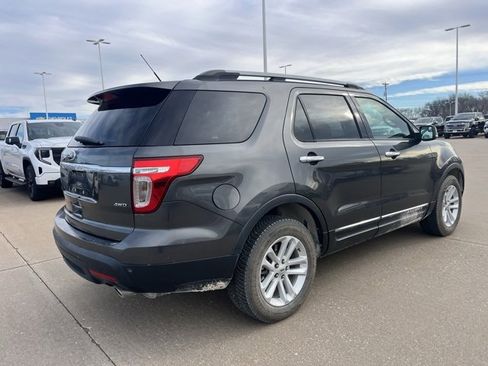Used 2015 Ford Explorer XLT w/ Equipment Group 202B image 3