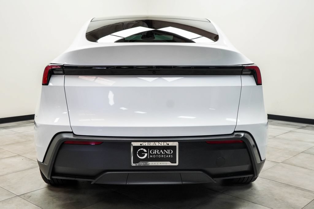 Used 2026 Tesla Model Y 2WD image 11