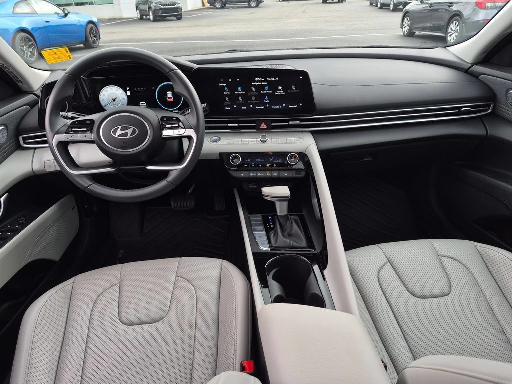 Used 2025 Hyundai Elantra Limited FWD image 25