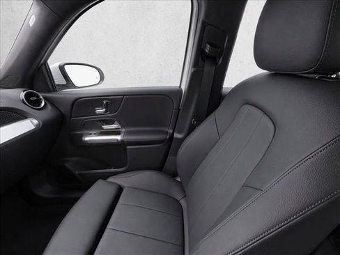 Used 2026 Mercedes-Benz GLB 250 image 25