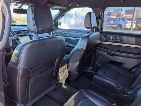 Used 2018 Ford Explorer XLT w/ Equipment Group 202A image 25
