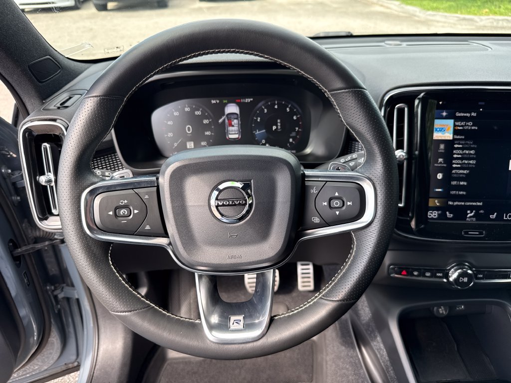 Used 2020 Volvo XC40 T4 R-Design FWD image 14