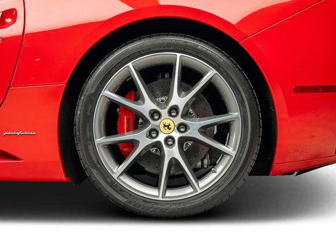 Used 2013 Ferrari California RWD image 29