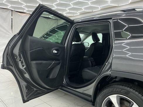 Used 2019 Jeep Cherokee Limited AWD/4WD image 22