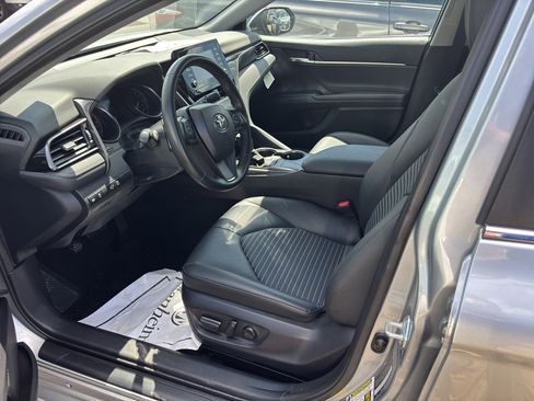 Used 2023 Toyota Camry SE FWD image 5