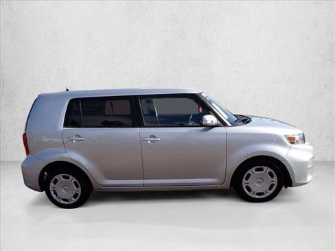 Used 2011 Scion xB FWD image 5