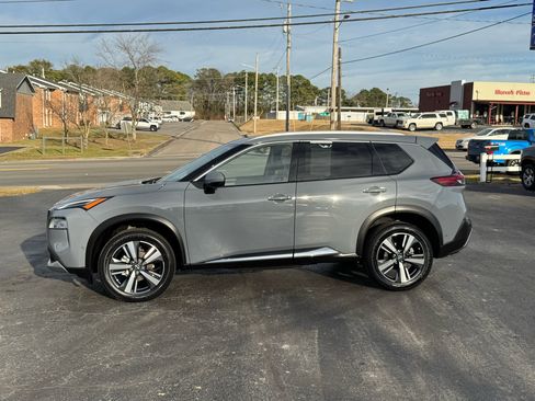 Used 2023 Nissan Rogue Platinum w/ Platinum Premium Package image 2