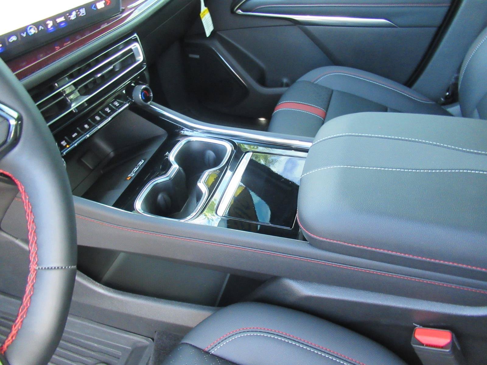 Used 2026 Chevrolet Traverse RS FWD image 17