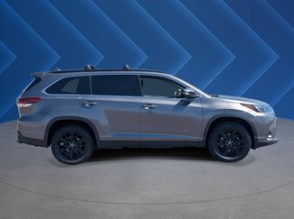 Used 2019 Toyota Highlander SE FWD video 2