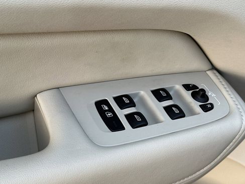 Used 2023 Volvo XC60 T8 Ultimate image 11