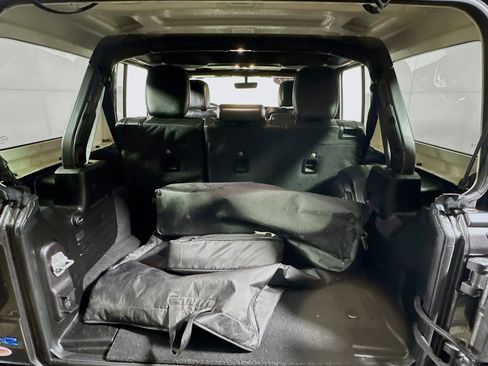 Used 2022 Jeep Wrangler Unlimited Sahara w/ Cold Weather Group image 25