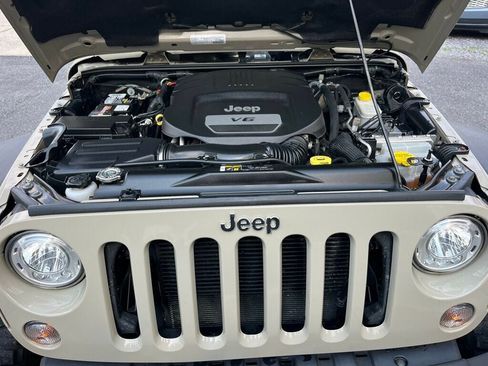 Used 2017 Jeep Wrangler Unlimited Rubicon AWD/4WD image 40
