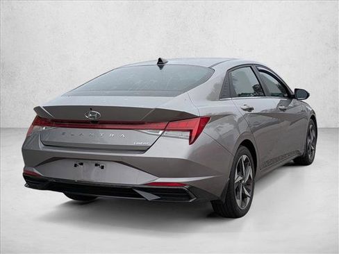 Used 2023 Hyundai Elantra Limited image 2