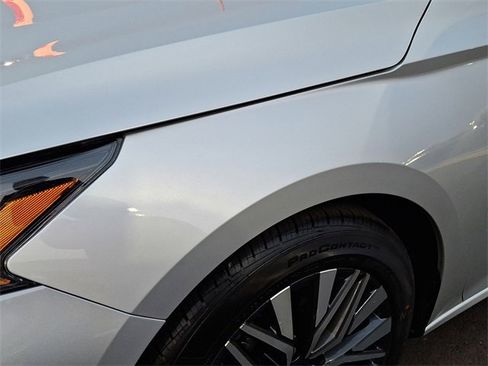 Used 2024 Nissan Altima 2.5 SV image 10