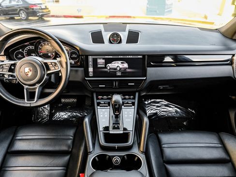 Used 2020 Porsche Cayenne image 13