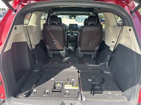 Used 2024 Toyota Sienna Platinum FWD image 32