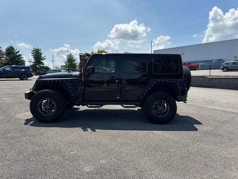 Used 2016 Jeep Wrangler Unlimited Sahara AWD/4WD image 8