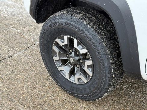 Used 2022 Toyota Tacoma TRD Off-Road image 10