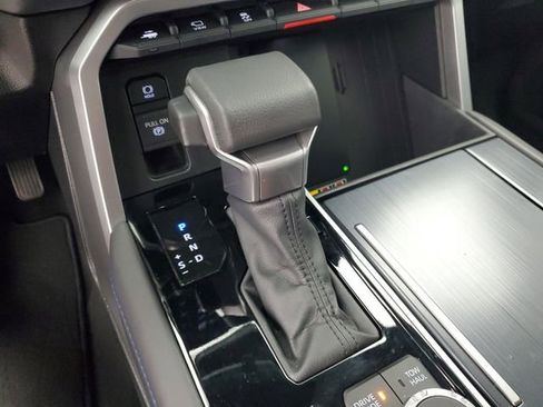 Used 2025 Toyota Sequoia Platinum AWD/4WD image 31