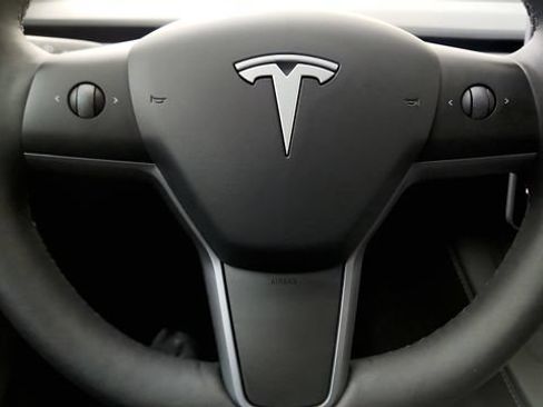 Used 2025 Tesla Model Y Long Range RWD image 56