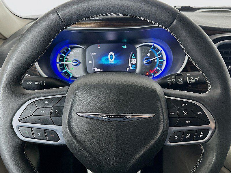 Used 2023 Chrysler Pacifica Limited FWD image 12