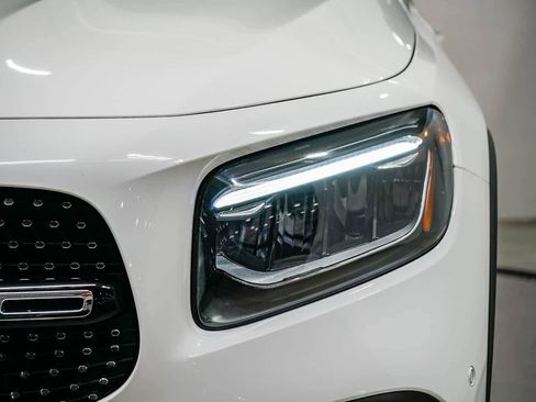 Used 2025 Mercedes-Benz GLB 250 image 7