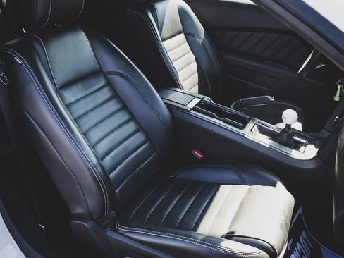 Used 2013 Ford Mustang GT Premium w/ Electronics Pkg RWD image 27