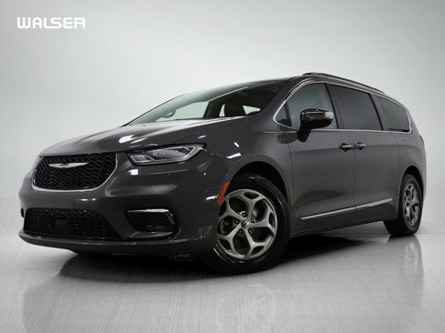 Used 2023 Chrysler Pacifica Limited FWD image 1