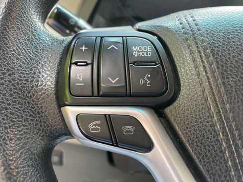 Used 2015 Toyota Sienna LE AWD/4WD image 12