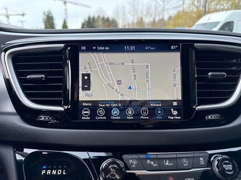 Used 2020 Chrysler Pacifica Touring-L Plus image 24